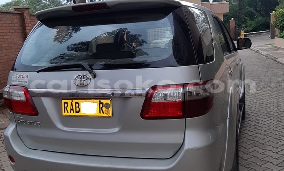 اشتري مستعمل Toyota Fortuner Gris سيارة في Kigali في Rwanda اشتري مستعمل Toyota Fortuner Gris سيارة في Kigali في Rwanda