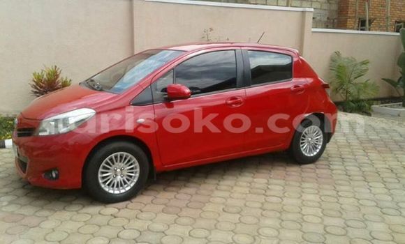 Acheter Occasion Voiture Toyota Yaris Rouge à Gicumbi au Rwanda Acheter Occasion Voiture Toyota Yaris Rouge à Gicumbi au Rwanda
