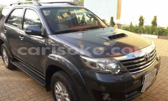 Sayi Na hannu Toyota Fortuner Noir Mota in Gicumbi a Rwanda Sayi Na hannu Toyota Fortuner Noir Mota in Gicumbi a Rwanda