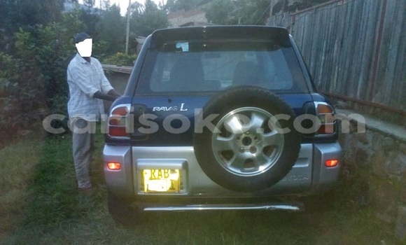 Sayi Na hannu Toyota RAV4 Bleu Mota in Kigali a Rwanda Sayi Na hannu Toyota RAV4 Bleu Mota in Kigali a Rwanda