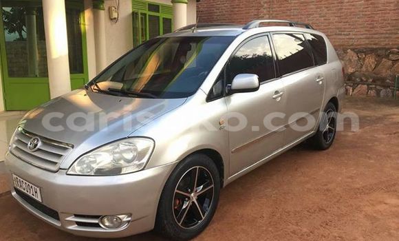 Acheter Occasion Voiture Toyota Avensis Gris à Gicumbi au Rwanda Acheter Occasion Voiture Toyota Avensis Gris à Gicumbi au Rwanda