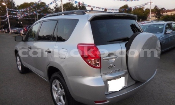 Sayi Na hannu Toyota RAV4 Gris Mota in Nyamagabe a Rwanda Sayi Na hannu Toyota RAV4 Gris Mota in Nyamagabe a Rwanda