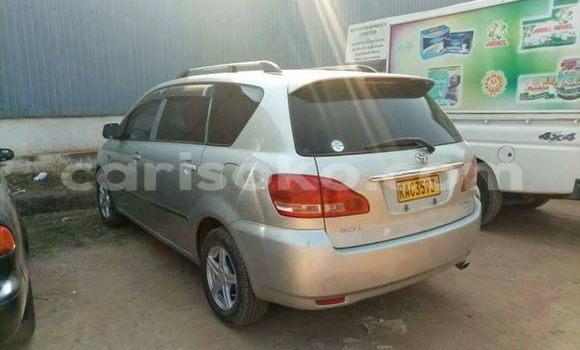 Acheter Occasion Voiture Toyota Avensis Gris à Gicumbi au Rwanda Acheter Occasion Voiture Toyota Avensis Gris à Gicumbi au Rwanda