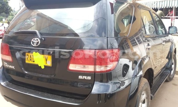 Sayi Na hannu Toyota Fortuner Noir Mota in Kigali a Rwanda Sayi Na hannu Toyota Fortuner Noir Mota in Kigali a Rwanda