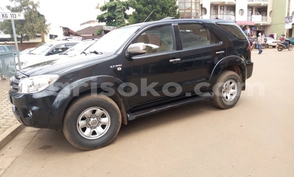 Sayi Na hannu Toyota Fortuner Noir Mota in Kigali a Rwanda Sayi Na hannu Toyota Fortuner Noir Mota in Kigali a Rwanda