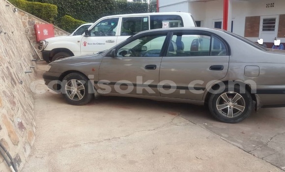 Sayi Na hannu Toyota RAV4 Marron Mota in Kigali a Rwanda Sayi Na hannu Toyota RAV4 Marron Mota in Kigali a Rwanda