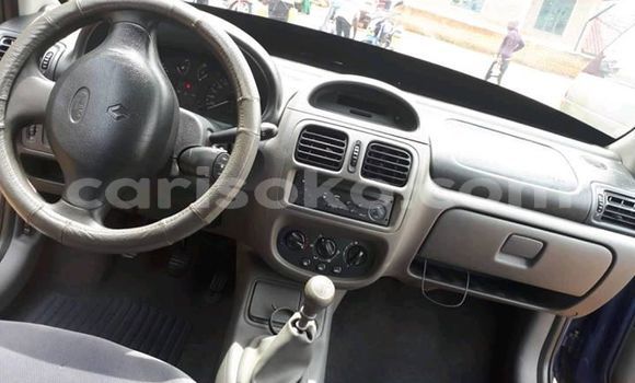 Sayi Na hannu Renault Clio Bleu Mota in Kigali a Rwanda Sayi Na hannu Renault Clio Bleu Mota in Kigali a Rwanda