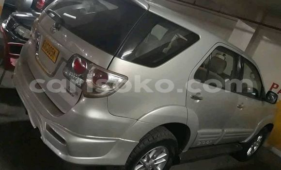 Sayi Na hannu Toyota Fortuner Gris Mota in Kigali a Rwanda Sayi Na hannu Toyota Fortuner Gris Mota in Kigali a Rwanda