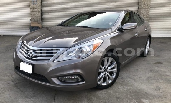 Acheter Occasion Voiture Hyundai Azera Marron à Kigali, Rwanda Acheter Occasion Voiture Hyundai Azera Marron à Kigali, Rwanda