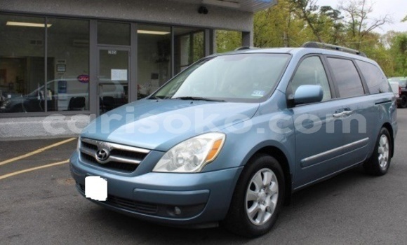 Buy Used Hyundai Entourage Blue Car in Kigali in Rwanda Buy Used Hyundai Entourage Blue Car in Kigali in Rwanda