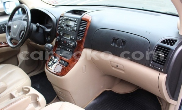 Buy Used Hyundai Entourage Blue Car in Kigali in Rwanda Buy Used Hyundai Entourage Blue Car in Kigali in Rwanda