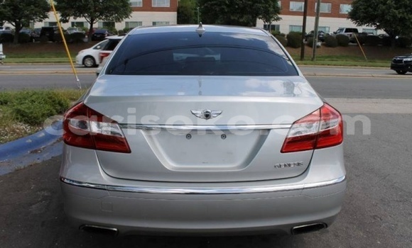 Sayi Na hannu Hyundai Genesis Gris Mota in Kigali a Rwanda Sayi Na hannu Hyundai Genesis Gris Mota in Kigali a Rwanda