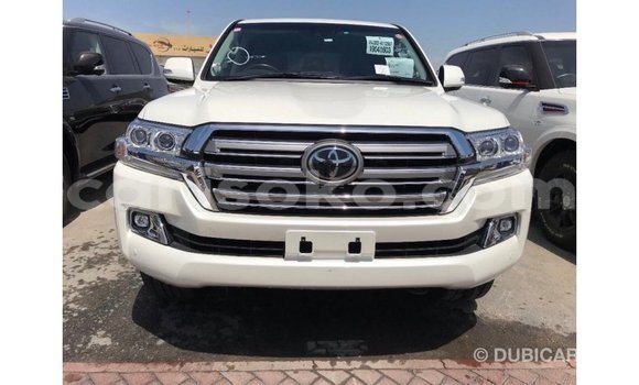 Acheter Import Voiture Toyota Land Cruiser Blanc à Import - Dubai, Rwanda Acheter Import Voiture Toyota Land Cruiser Blanc à Import - Dubai, Rwanda