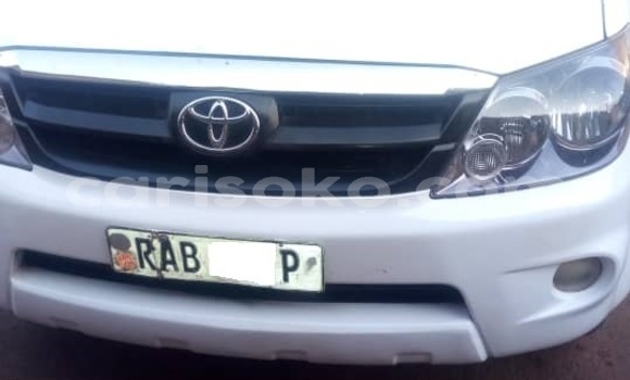 اشتري مستعمل Toyota Fortuner Blanc سيارة في Kigali في Rwanda اشتري مستعمل Toyota Fortuner Blanc سيارة في Kigali في Rwanda
