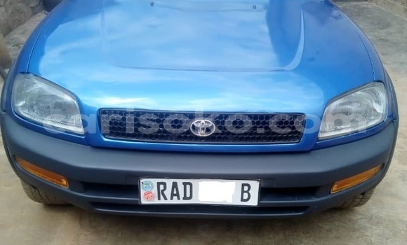 Sayi Na hannu Toyota RAV4 Bleu Mota in Kigali a Rwanda Sayi Na hannu Toyota RAV4 Bleu Mota in Kigali a Rwanda