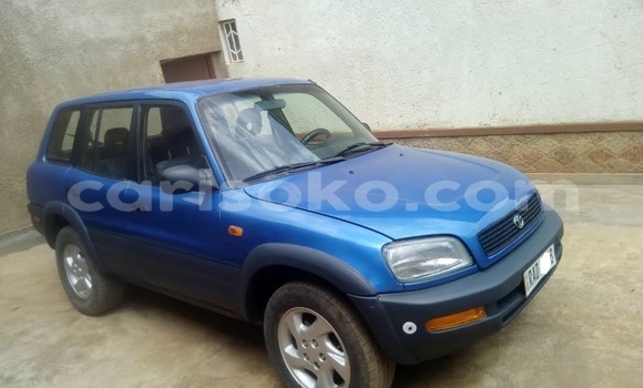 Sayi Na hannu Toyota RAV4 Bleu Mota in Kigali a Rwanda Sayi Na hannu Toyota RAV4 Bleu Mota in Kigali a Rwanda