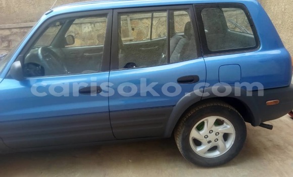 Sayi Na hannu Toyota RAV4 Bleu Mota in Kigali a Rwanda Sayi Na hannu Toyota RAV4 Bleu Mota in Kigali a Rwanda