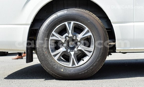 Acheter Import Voiture Toyota Hiace Blanc à Import - Dubai, Rwanda Acheter Import Voiture Toyota Hiace Blanc à Import - Dubai, Rwanda