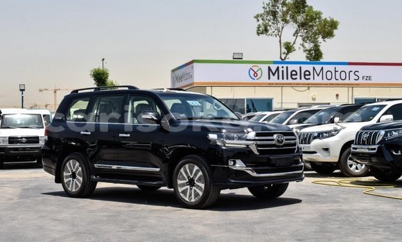 Buy New Toyota Land Cruiser Black Car in Bokwango in Rwanda Buy New Toyota Land Cruiser Black Car in Bokwango in Rwanda