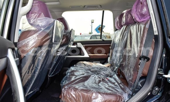 Buy New Toyota Land Cruiser Black Car in Bokwango in Rwanda Buy New Toyota Land Cruiser Black Car in Bokwango in Rwanda