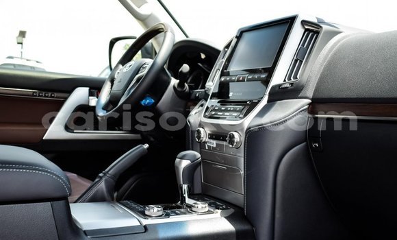 Buy New Toyota Land Cruiser Black Car in Bokwango in Rwanda Buy New Toyota Land Cruiser Black Car in Bokwango in Rwanda