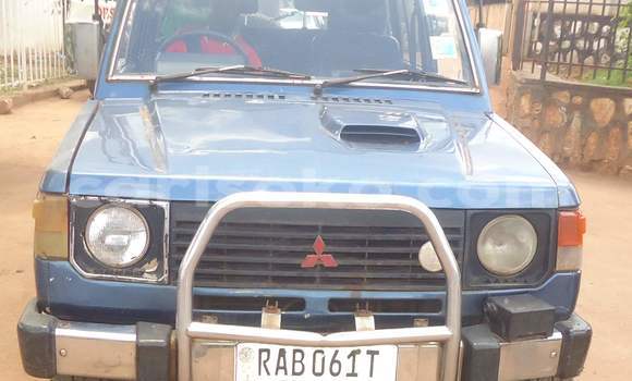 Acheter Occasion Voiture Mitsubishi Pajero Bleu à Kigali au Rwanda Acheter Occasion Voiture Mitsubishi Pajero Bleu à Kigali au Rwanda