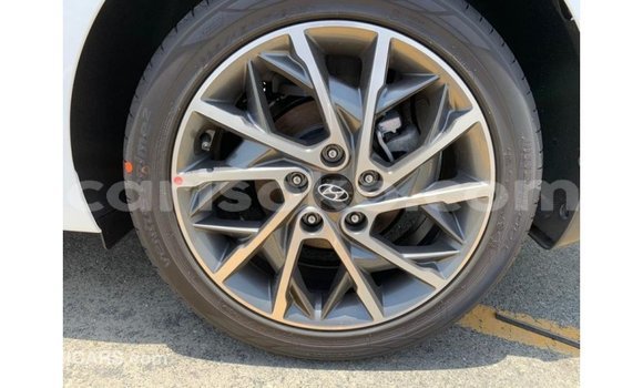 Acheter Import Voiture Hyundai Elantra Blanc à Import - Dubai, Rwanda Acheter Import Voiture Hyundai Elantra Blanc à Import - Dubai, Rwanda