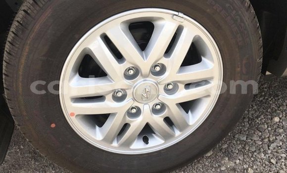 Acheter Import Voiture Hyundai Accent Blanc à Import - Dubai, Rwanda Acheter Import Voiture Hyundai Accent Blanc à Import - Dubai, Rwanda