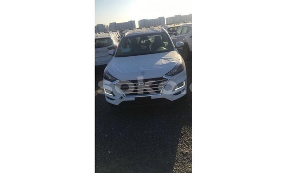 Sayi Imported Hyundai Tucson Blanc Mota in Import - Dubai a Rwanda Sayi Imported Hyundai Tucson Blanc Mota in Import - Dubai a Rwanda