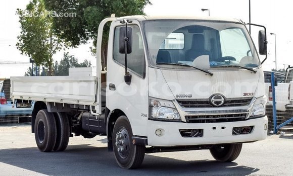 اشتري Imported Hino 300 Series Blanc شاحنة في Import - Dubai في Rwanda
