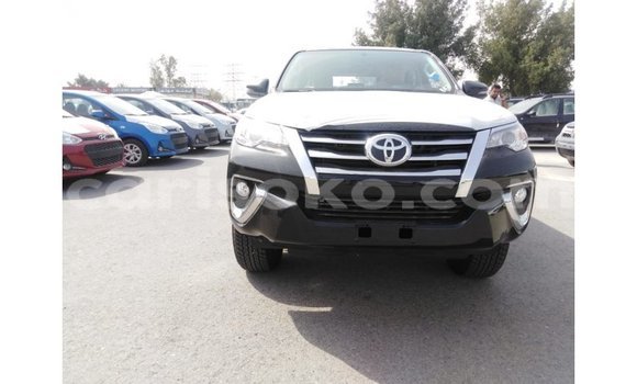 Acheter Import Voiture Toyota Fortuner Noir à Import - Dubai, Rwanda Acheter Import Voiture Toyota Fortuner Noir à Import - Dubai, Rwanda