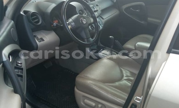 Sayi Na hannu Toyota RAV4 Gris Mota in Kigali a Rwanda Sayi Na hannu Toyota RAV4 Gris Mota in Kigali a Rwanda