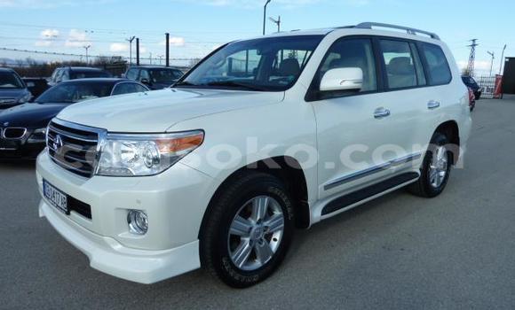 Buy Used Toyota Land Cruiser Prado White Car in Kigali in Rwanda Buy Used Toyota Land Cruiser Prado White Car in Kigali in Rwanda