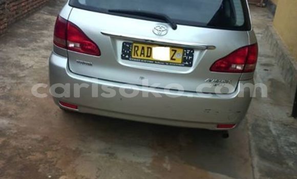 اشتري مستعمل Toyota Avensis Verso Gris سيارة في Kigali في Rwanda اشتري مستعمل Toyota Avensis Verso Gris سيارة في Kigali في Rwanda