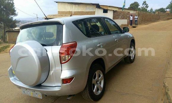 Acheter Occasion Voiture Toyota RAV4 Gris à Gicumbi, Rwanda Acheter Occasion Voiture Toyota RAV4 Gris à Gicumbi, Rwanda