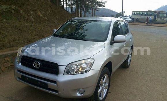 Acheter Occasion Voiture Toyota RAV4 Gris à Gicumbi, Rwanda Acheter Occasion Voiture Toyota RAV4 Gris à Gicumbi, Rwanda
