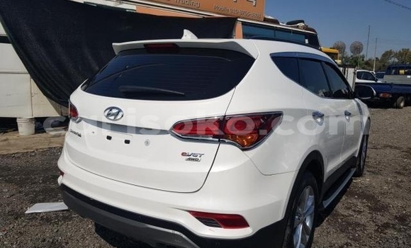 اشتري مستعمل Hyundai Santa Fe Blanc سيارة في Kigali في Rwanda اشتري مستعمل Hyundai Santa Fe Blanc سيارة في Kigali في Rwanda