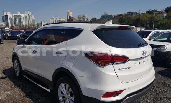 اشتري مستعمل Hyundai Santa Fe Blanc سيارة في Kigali في Rwanda اشتري مستعمل Hyundai Santa Fe Blanc سيارة في Kigali في Rwanda