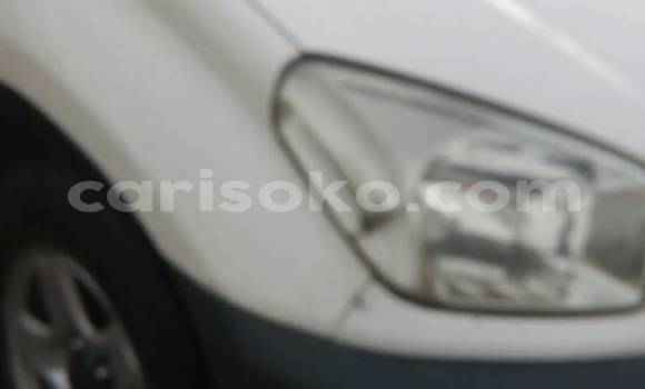 Acheter Occasion Voiture Toyota RAV4 Blanc à Huye au Rwanda Acheter Occasion Voiture Toyota RAV4 Blanc à Huye au Rwanda