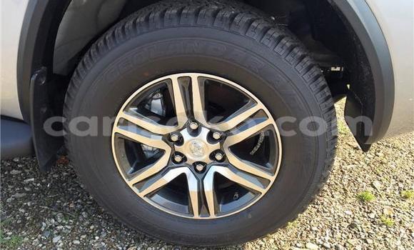 Sayi Na hannu Toyota Fortuner Beige Mota in Kigali a Rwanda Sayi Na hannu Toyota Fortuner Beige Mota in Kigali a Rwanda