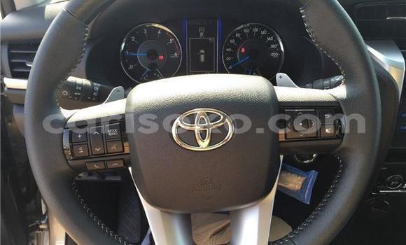 Sayi Na hannu Toyota Fortuner Beige Mota in Kigali a Rwanda Sayi Na hannu Toyota Fortuner Beige Mota in Kigali a Rwanda