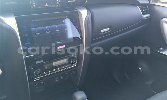 Sayi Na hannu Toyota Fortuner Beige Mota in Kigali a Rwanda Sayi Na hannu Toyota Fortuner Beige Mota in Kigali a Rwanda