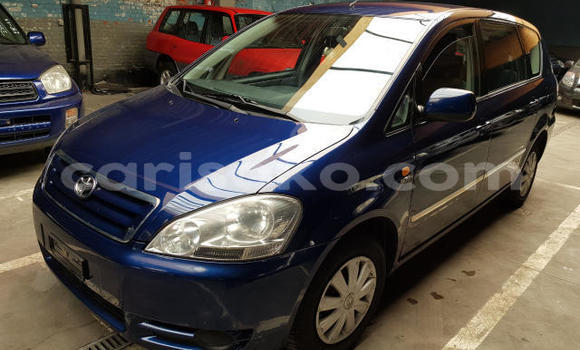 Sayi Na hannu Toyota Avensis Verso Bleu Mota in Kigali a Rwanda Sayi Na hannu Toyota Avensis Verso Bleu Mota in Kigali a Rwanda