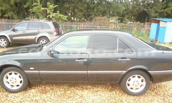 Acheter Occasion Voiture Mercedes-Benz 230 Noir à Kigali, Rwanda