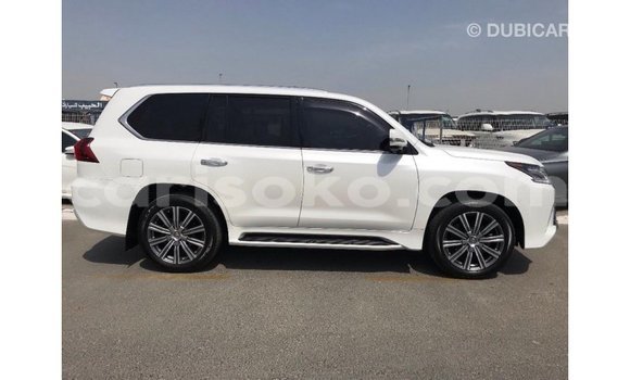 Acheter Import Voiture Lexus LX Blanc à Import - Dubai, Rwanda Acheter Import Voiture Lexus LX Blanc à Import - Dubai, Rwanda