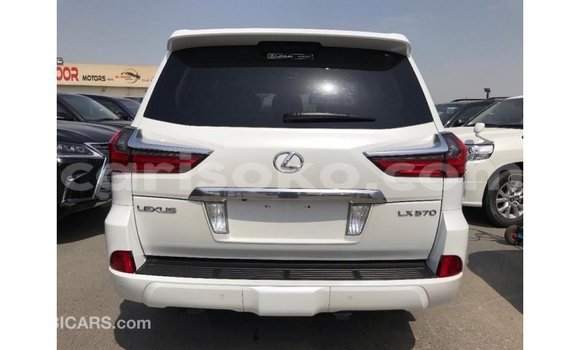 Acheter Import Voiture Lexus LX Blanc à Import - Dubai, Rwanda Acheter Import Voiture Lexus LX Blanc à Import - Dubai, Rwanda