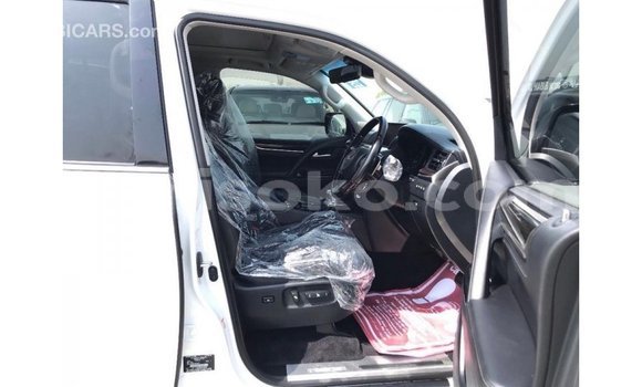 Acheter Import Voiture Lexus LX Blanc à Import - Dubai, Rwanda Acheter Import Voiture Lexus LX Blanc à Import - Dubai, Rwanda