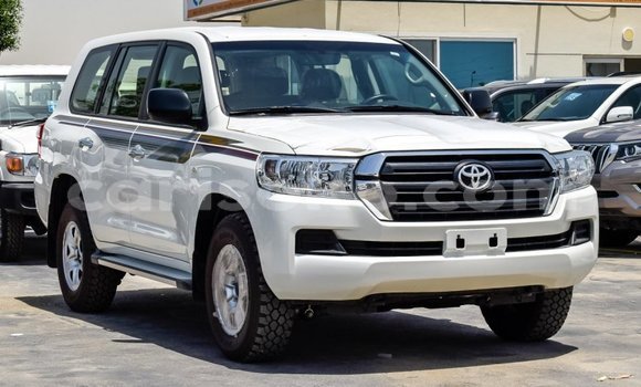 Buy New Toyota Land Cruiser White Car in Bokwango in Rwanda Buy New Toyota Land Cruiser White Car in Bokwango in Rwanda