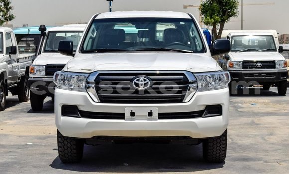 Buy New Toyota Land Cruiser White Car in Bokwango in Rwanda Buy New Toyota Land Cruiser White Car in Bokwango in Rwanda