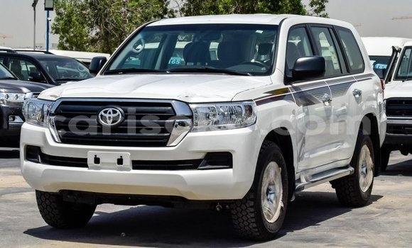 Buy New Toyota Land Cruiser White Car in Bokwango in Rwanda Buy New Toyota Land Cruiser White Car in Bokwango in Rwanda